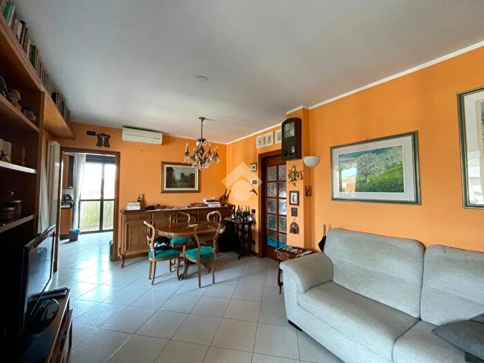 Appartamento trilocale in vendita in Via Ovada, Milano