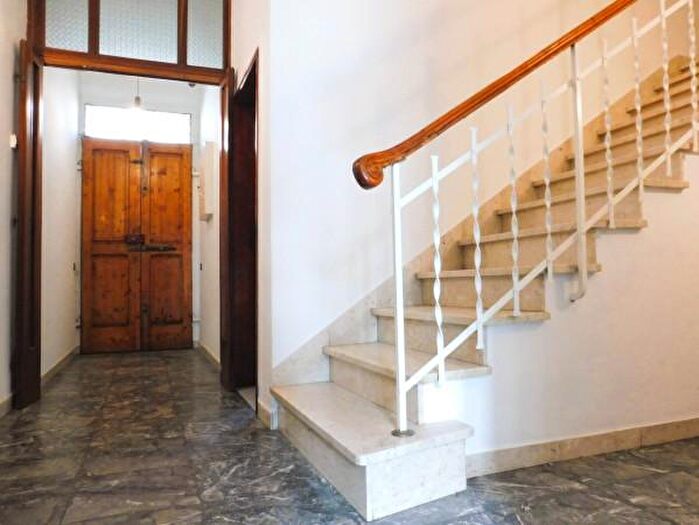 Casa con 6 locali in vendita in Via Corrado Corti, Capraia E Limite