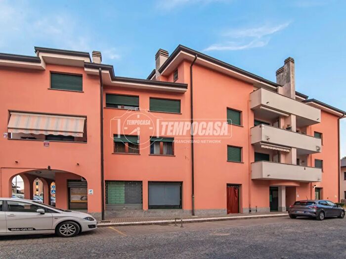 Appartamento trilocale in vendita in Via IV Novembre, Uboldo