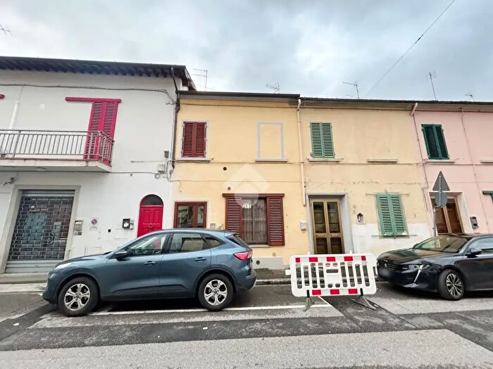 Casa quadrilocale in affitto in Via Francesco Ferrucci, Prato