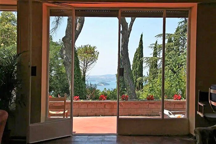 Casa con 6 locali in vendita in Asinello Montefiascone, Montefiascone