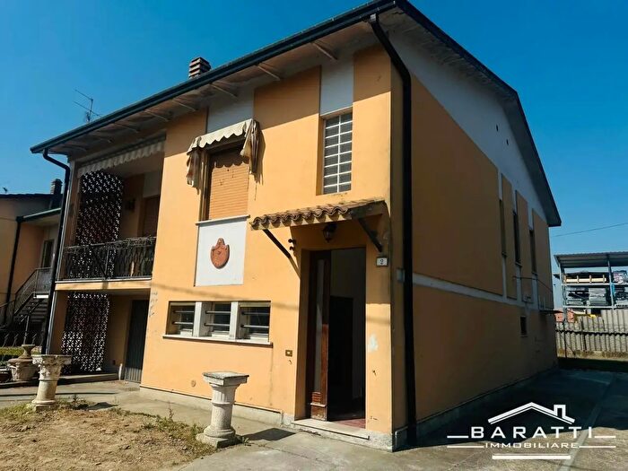 Casa con 7 locali in vendita in Suzzara