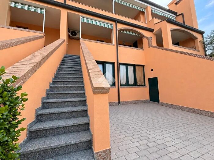 Appartamento trilocale in vendita in Viale Renata di Francia, Comacchio