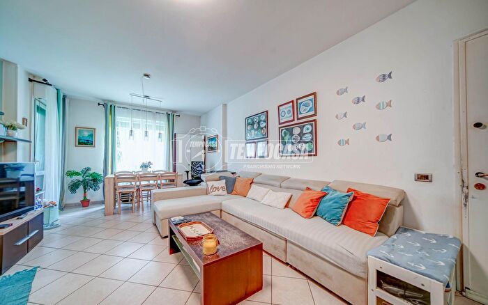 Appartamento quadrilocale in vendita in Via Sebino, Gallarate