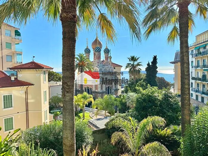 Appartamento quadrilocale in vendita in Via Nuvoloni, Sanremo