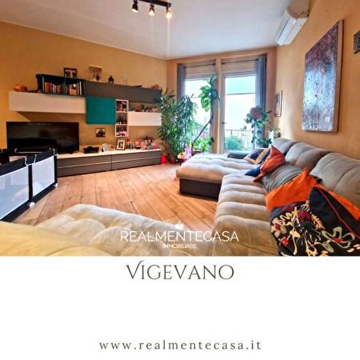 Appartamento trilocale in vendita in Via Benedetto Cairoli, Vigevano