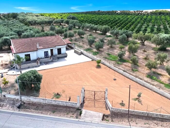 Casa quadrilocale in vendita in Via Direttissima, Falciano Del Massico