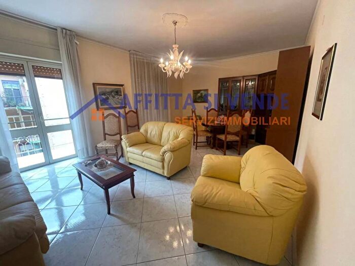 Appartamento con 5 locali in affitto in Via Sebastiano Olivieri, Tica Zecchino, Siracusa