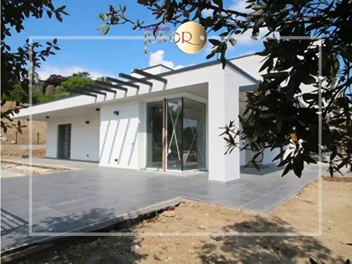 Casa con 5 locali in vendita in Via Don Carlo Gnocchi, Casatenovo