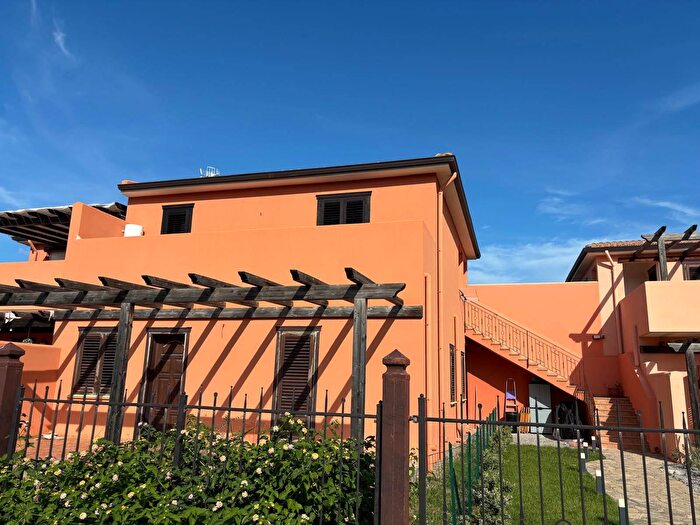 Casa monolocale in vendita in Campofelice Di Roccella