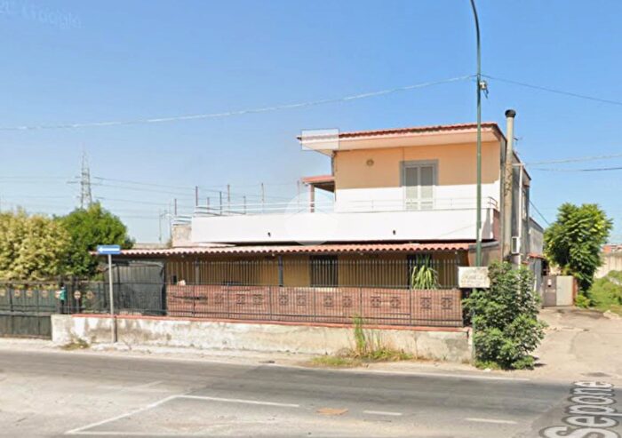 Casa trilocale in vendita in Via Vicinale Ravioncello, Napoli