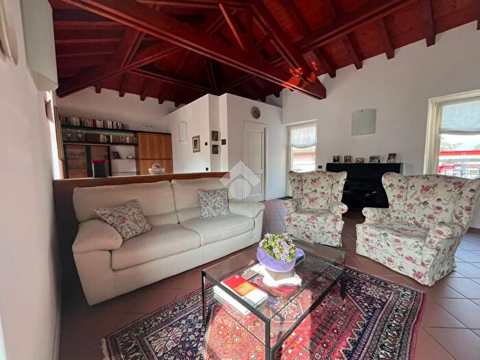 Casa quadrilocale in vendita in Via Molino Vecchio, Seriate