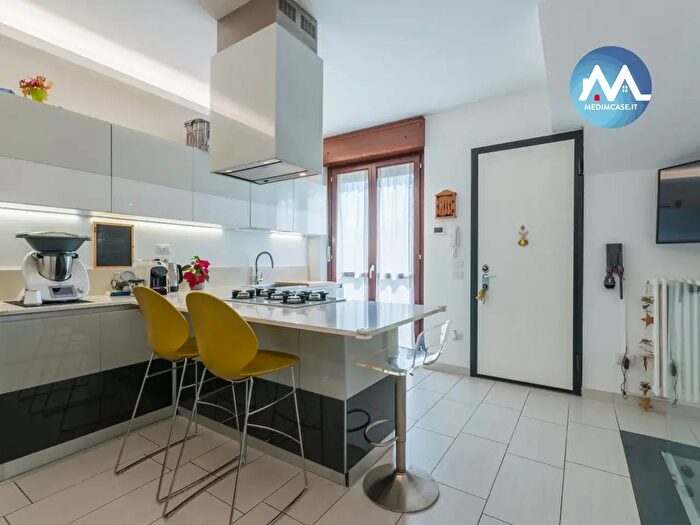 Appartamento trilocale in vendita in Strada Fornace Mancini, Pesaro