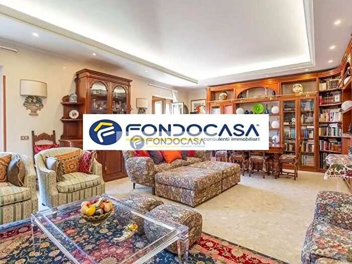 Appartamento quadrilocale in vendita in Via Lodovico Castelvetro, Milano