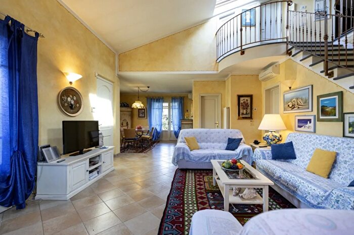 Casa con 9 locali in affitto in Via del Sale, Pietrasanta