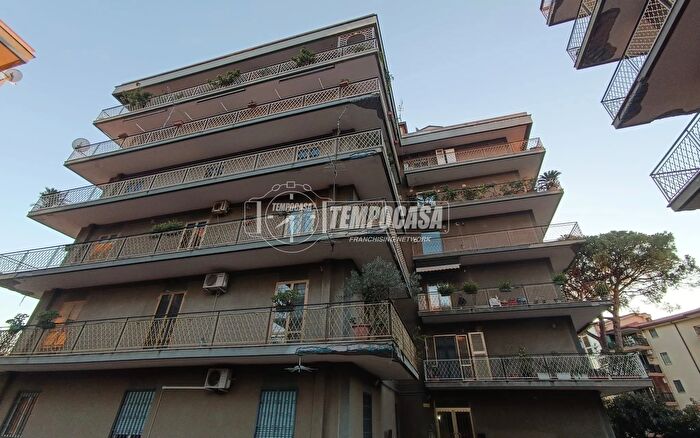 Appartamento trilocale in vendita in Via Francesco Petrarca, Caserta