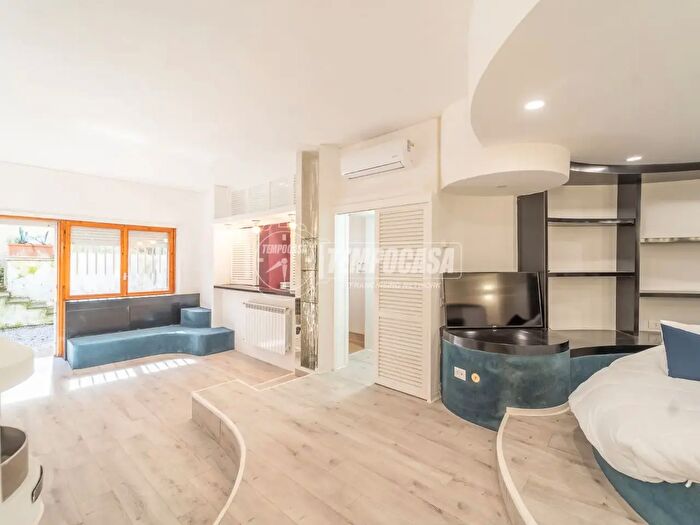 Appartamento bilocale in vendita in Via Vito Sinisi, Roma