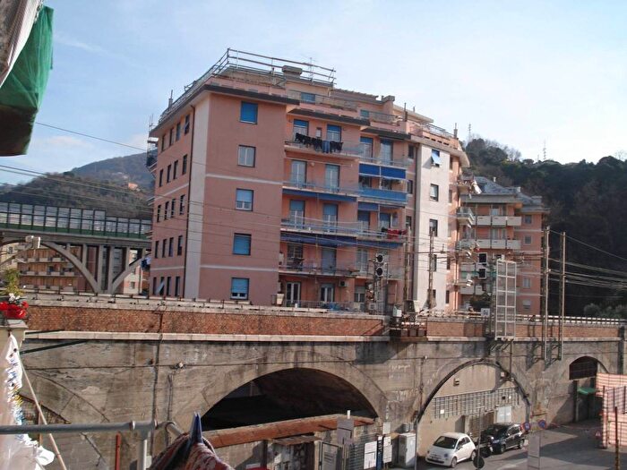 Appartamento con 5 locali in affitto in Via Gastone Pisoni, Rivarolo, Genova