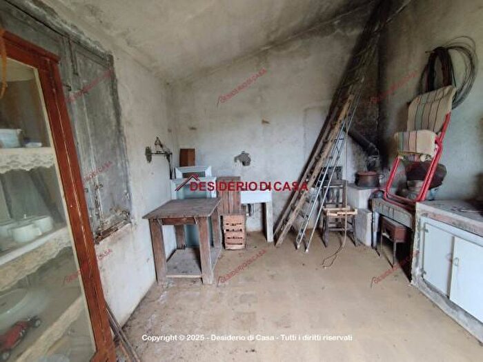 Casa trilocale in vendita in Via Abbazia Santa Maria del Parto, Castelbuono