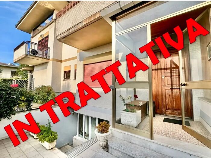 Casa con 6 locali in vendita in Roma