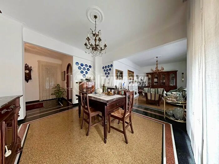 Appartamento quadrilocale in vendita in Via Giovanni aMolfino, Genova