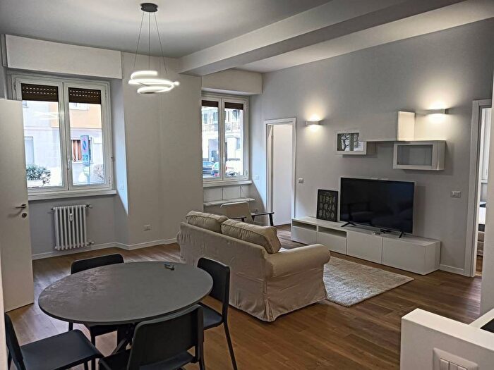 Appartamento trilocale in affitto in Piazza Napoli, Milano