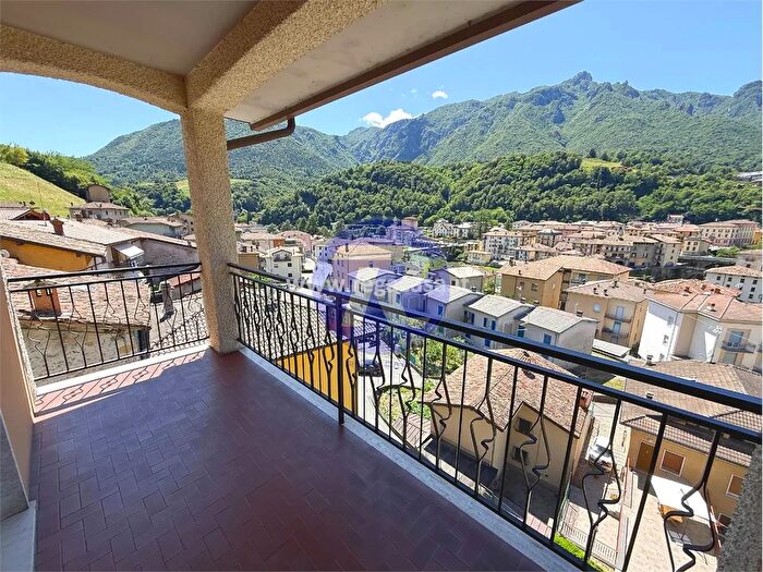 Appartamento con 5 locali in vendita in San Giovanni Bianco