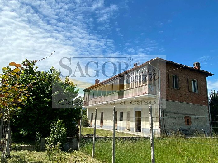 Casa con 9 locali in vendita in Corso Torino, Pinerolo