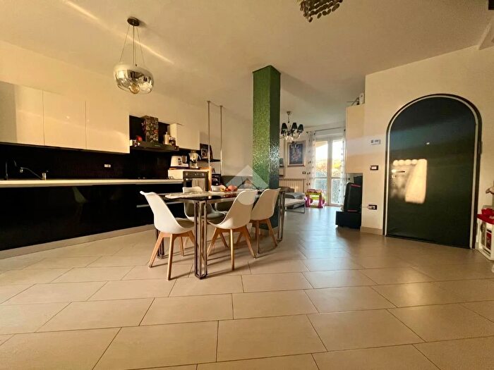 Appartamento quadrilocale in vendita in Via Isolone, Fosdinovo