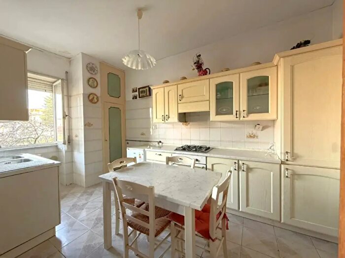 Appartamento con 5 locali in vendita in Via Monte Zebio, Viterbo