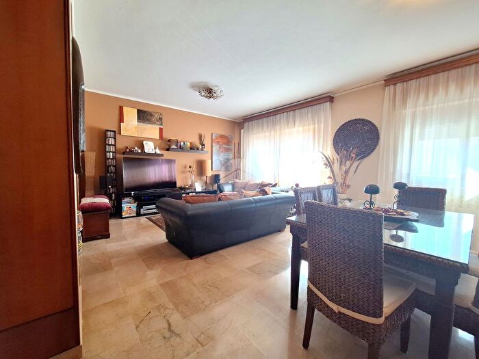 Appartamento con 5 locali in vendita in Via Lussemburgo, Palermo