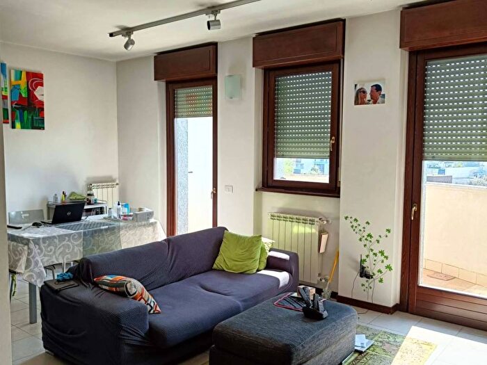Appartamento trilocale in affitto in Viale Carlo Espinasse, Certosa, Milano