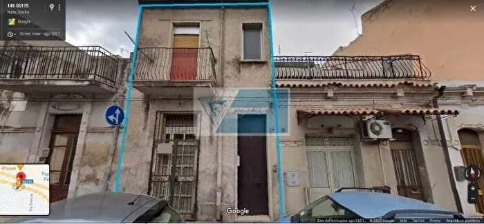 Appartamento con 8 locali in vendita in Noto