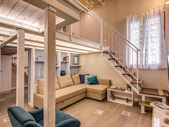 Appartamento trilocale in affitto in Via Urbana, Monti, Roma