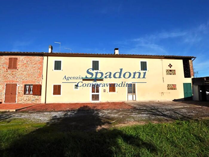 Casa con 10 locali in vendita in Chiesina Uzzanese
