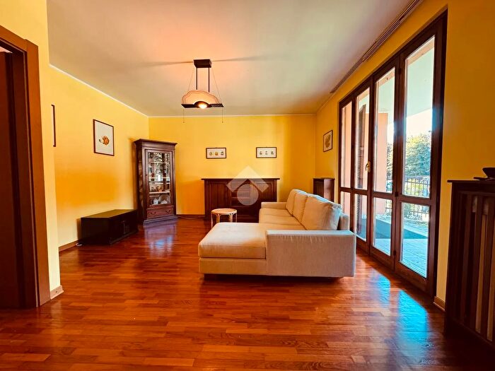 Casa trilocale in vendita in Via Don Carlo Gnocchi, Casatenovo