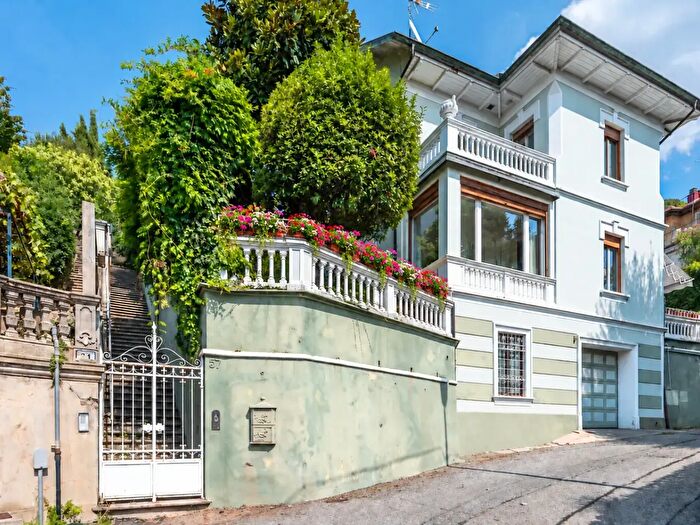 Casa con 9 locali in vendita in Strada Guido Volante, Torino