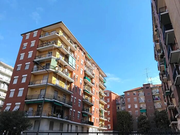 Appartamento trilocale in vendita in Via Chianciano, Milano
