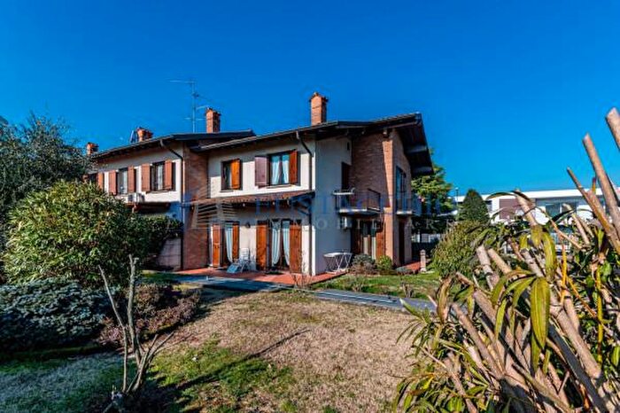 Casa quadrilocale in vendita in Viale Papa Giovanni XXIII, Treviolo