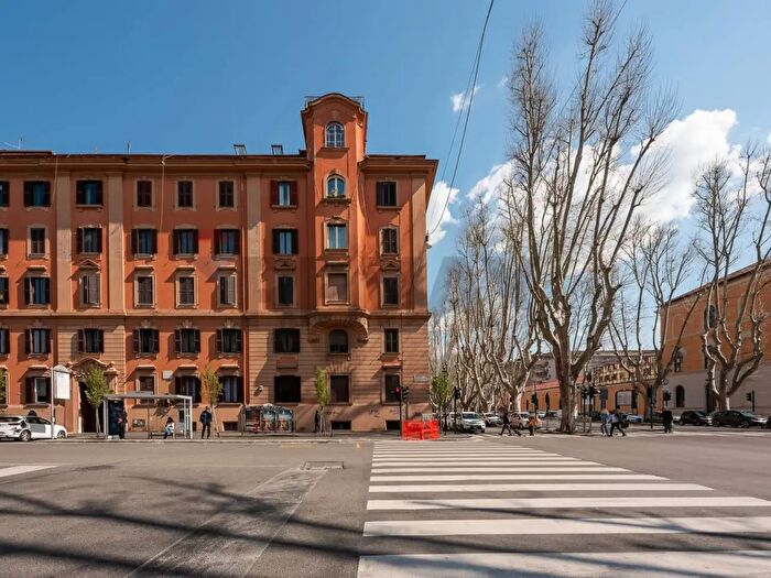 Appartamento con 5 locali in vendita in Via Giuseppe Ferrari, Roma