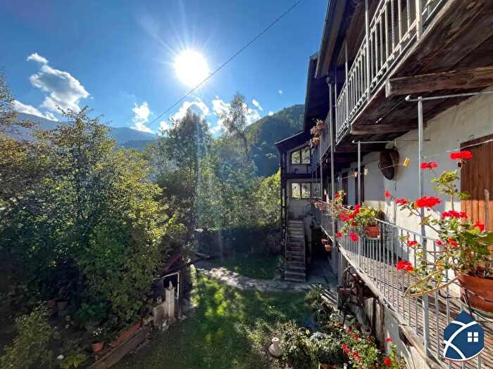 Casa con 7 locali in vendita in Pramollo