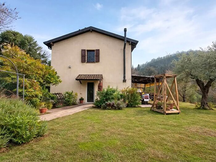 Casa con 8 locali in vendita in Via Nazionale, Pianoro