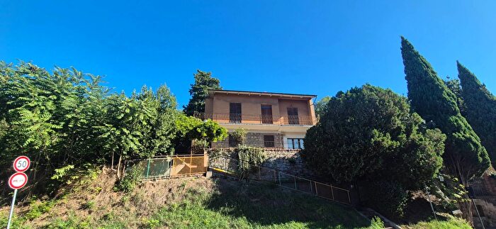 Casa con 7 locali in vendita in Via Cassia Aurelia Prima, Chiusi
