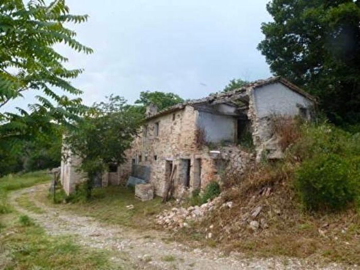 Casa con 7 locali in vendita in San Severino Marche