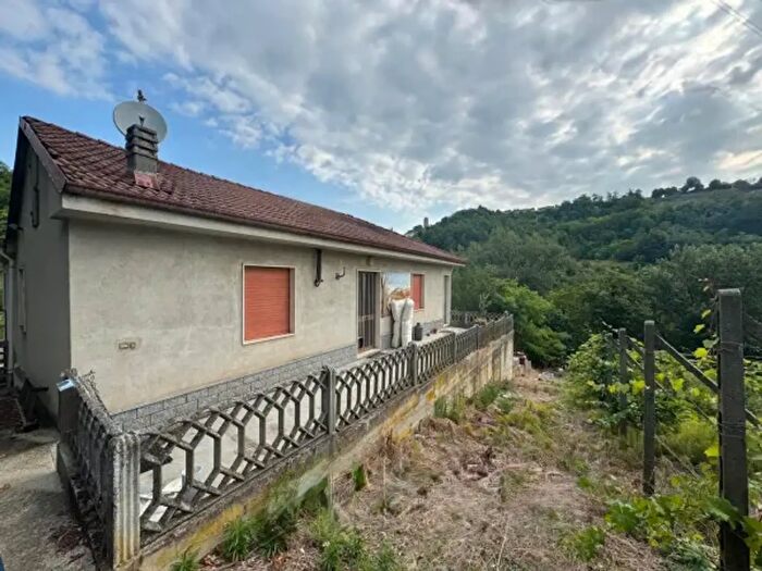 Casa con 6 locali in vendita in Corso della Libertà, Canelli