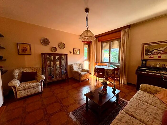 Appartamento quadrilocale in vendita in Via Eustacchio Capitanio, Cene