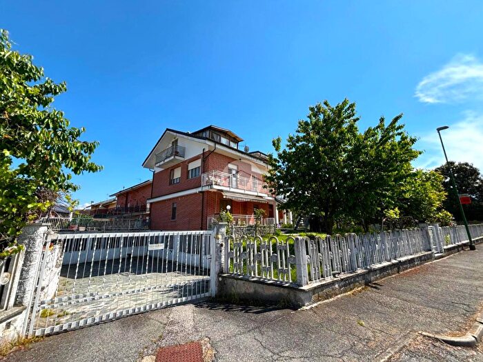 Appartamento trilocale in vendita in Via dei Salici, None