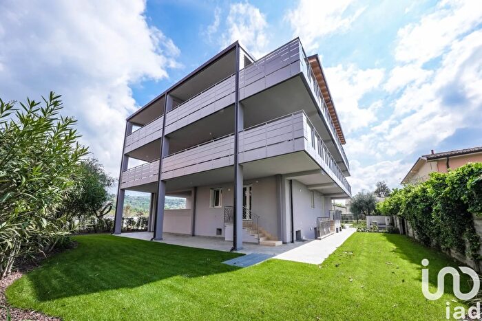 Appartamento con 6 locali in vendita in Via San Colombano, Bardolino