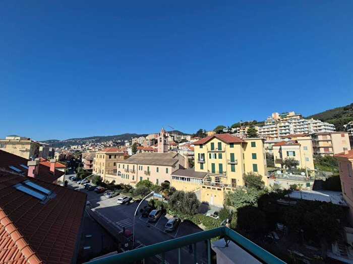 Appartamento trilocale in affitto in Via Santa Caterina, Centro, Varazze