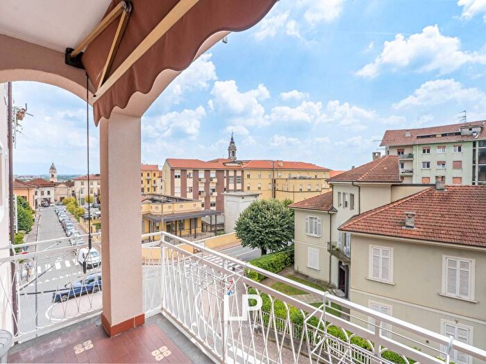 Appartamento con 5 locali in affitto in Martiri Della Libertà, Centro, Arona